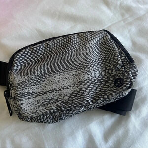 🧡 Lululemon OG 2018 Everywhere Belt Bag - Swerve Vapor Metal Grey